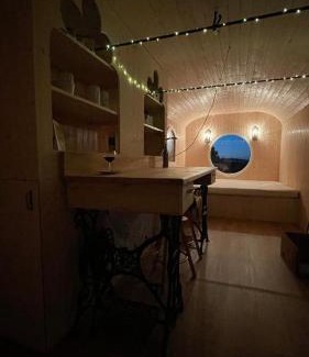 Stribrna Skalice Autre | Glamping - stylová maringotka v srdci Ladova kraje, poblíž hlavního města Prahy