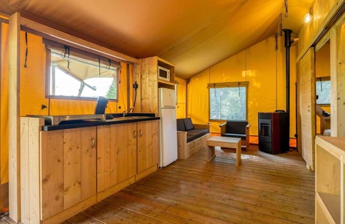 Signy-lAbbaye Appartement | Tente moderne pouvant accueillir 7 personnes