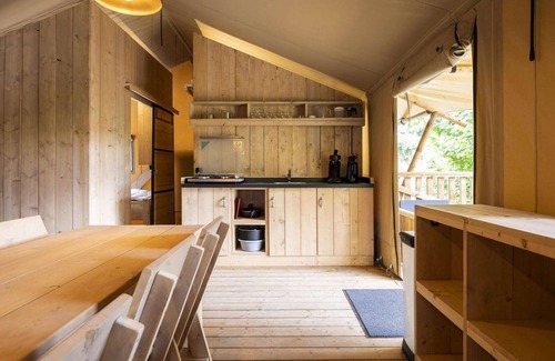 Signy-lAbbaye Appartement | Tente moderne pouvant accueillir 7 personnes