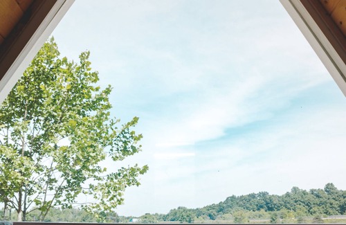 Kipling Location De VR | Glamplyfe Nature Experience: A-Frames on Lakefront L15