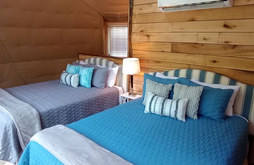 Sutton Station Balnéaire | GlampOut Resort - Elk River