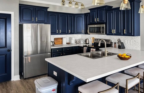 Northport Maison | Glaring & Modern 3BR 2BTH Home 13 Min DT Stadium - Lux Backyard
