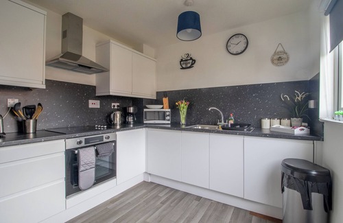 Tollcross Maison | Glasgow, spacious 2 bed house, suitable for family and contractors