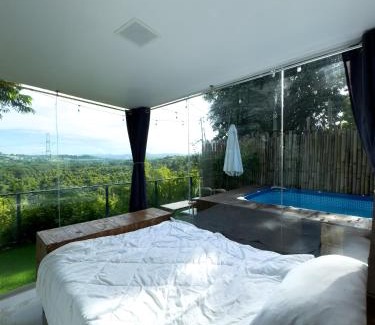 CSJDM Maison | Glass Cabin Secluded Overlooking Oasis with pool