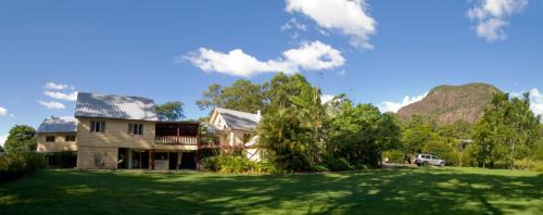 Glass House Mountains Cabine | Glass House Mountains Ecolodge