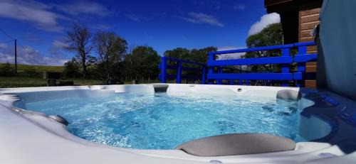 Cumnock Maison | Glen Roe - 3 Bed Lodge on Friendly Farm Stay