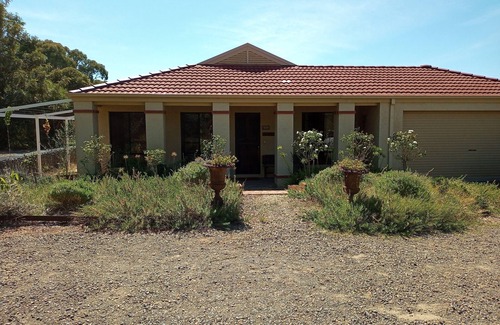 Rutherglen Maison | Glenacre of Rutherglen - spacious house on an acre with great views