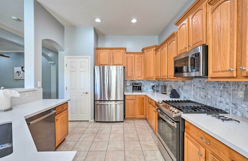 Rovey Farm Estates Maison | Glendale Getaway w/ Outdoor Pool + Gas Grill!