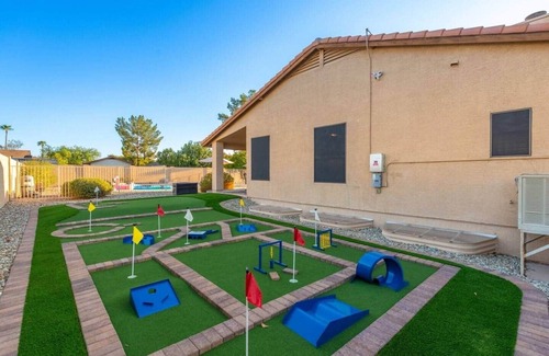 Glendale Maison | Glendale Paradise | Pool | Pickleball | Putt-Putt