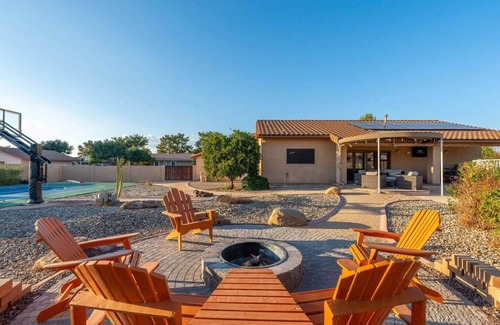 Glendale Maison | Glendale Paradise | Pool | Pickleball | Putt-Putt