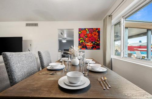 Glendale Maison | Glendale Retreat: Refreshing Pool~ Golf ~Games ASU