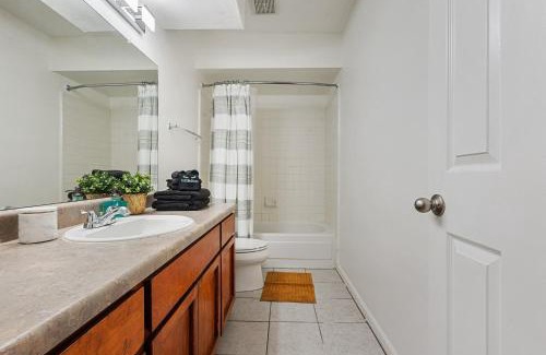 Glendale Maison | Glendale Retreat: Refreshing Pool~ Golf ~Games ASU