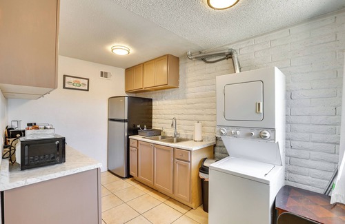 Glendale Copropriété | Glendale Unit w/Private Yard Near Sports Venues!