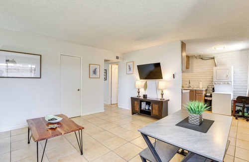 Glendale Copropriété | Glendale Unit w/Private Yard Near Sports Venues!