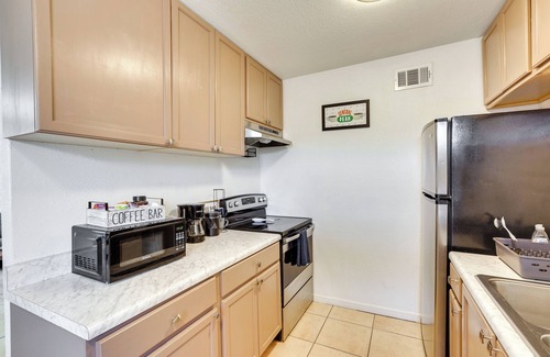Glendale Copropriété | Glendale Unit w/Private Yard Near Sports Venues!
