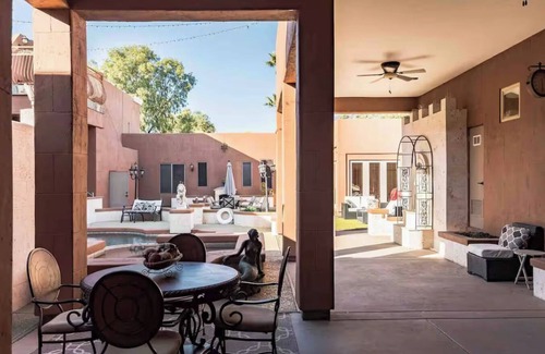 Glendale Maison | Glendale Villa w/Pool, Theater & Game Rooms