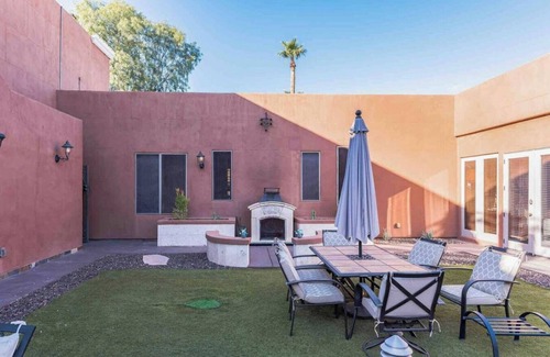 Glendale Maison | Glendale Villa w/Pool, Theater & Game Rooms