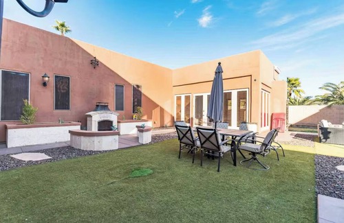 Glendale Maison | Glendale Villa w/Pool, Theater & Game Rooms