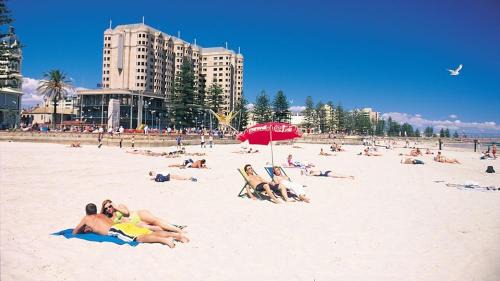 Glenelg Appartement | Glenelg Holiday Apartments - Corfu 200 meters to the beach Free Parking