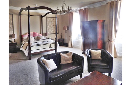 Cheltenham Maison | Glenfall House and in house caterer for Cheltenham races