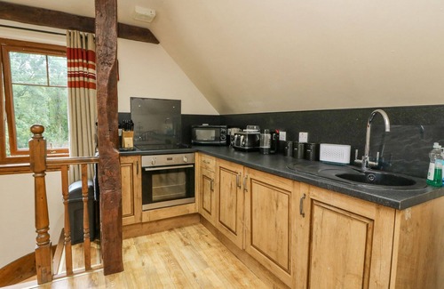 Fort William Cottage | GLENMHOR APARTMENT, character holiday cottage in Fort William