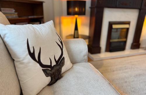 West Laroch Maison | Glenrigh House - beautiful garden with old church ruin