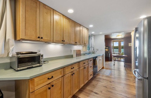 Laconia Maison | Glistening Waters On Lake Winnisquam