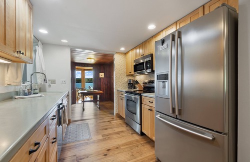 Laconia Maison | Glistening Waters On Lake Winnisquam