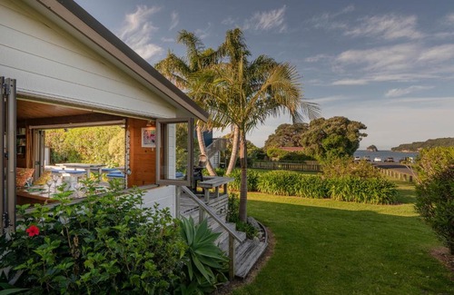 Hahei Maison | Glo's Place - Hahei Holiday Home