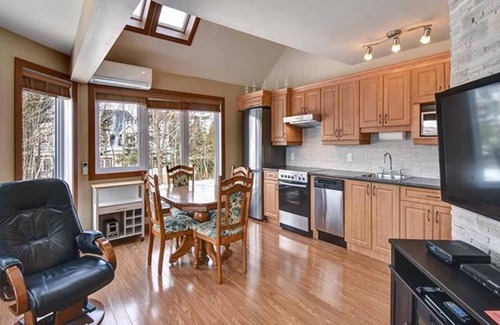 Mont-Tremblant Pedestrian Village Maison | GLOBALSTAY. Bright Condo near the Lake