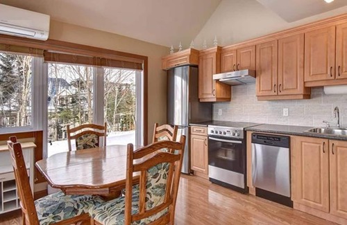 Mont-Tremblant Pedestrian Village Maison | GLOBALSTAY. Bright Condo near the Lake