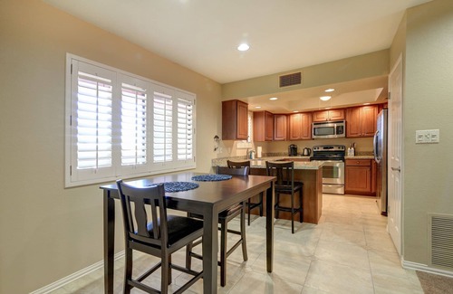 Paradise Valley Village Copropriété | 340Golf Course Condo avec vue sur la piscine et les terrains du complexe