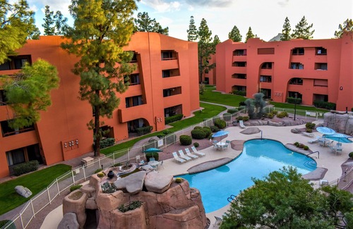 Paradise Valley Village Copropriété | 340Golf Course Condo avec vue sur la piscine et les terrains du complexe