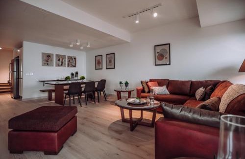 Kfardebian Appartement | Gloom 3-BR Apt in Tilal Faqra