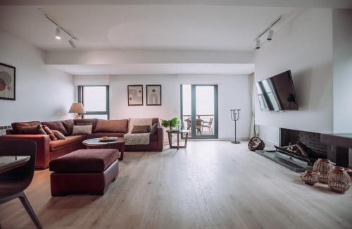 Kfardebian Appartement | Gloom 3-BR Apt in Tilal Faqra