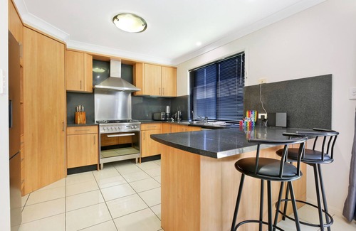 Gold Coast Maison | Glorious 5-Bed Amidst Nature in Burleigh Heads
