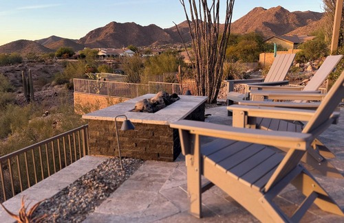 Central Scottsdale Maison | Glorious Sunset Views from a Spacious 5 BR House with Infinity Pool and Spa
