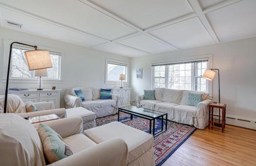 Gloucester Maison | Gloucester Home with Large Yard 1 Mi to Beach!
