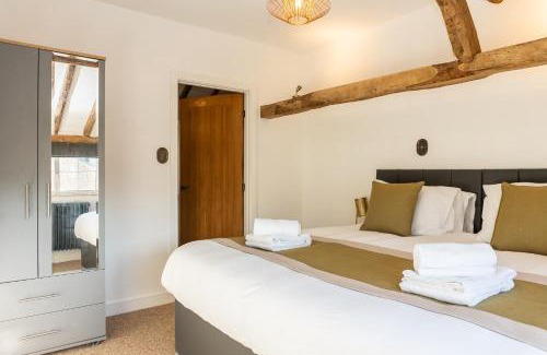 Brockworth Maison | Gloucester-Modernised 4 Bedroom Cottage-Sleeps 8-Free Parking-Fast Wi-Fi