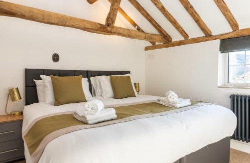 Brockworth Maison | Gloucester-Modernised 4 Bedroom Cottage-Sleeps 8-Free Parking-Fast Wi-Fi