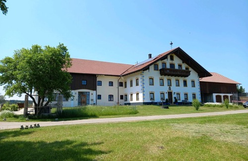 Saaldorf-Surheim Appartement | Glück vacation apartment, 110 m², with gallery and mountain view