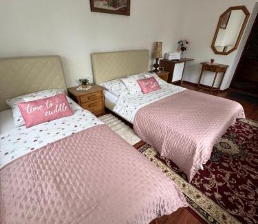 Inwald Maison | Gościniec Grek Zorba - pokoje i domki 4 osobowe - 16km od Zator Energylandia