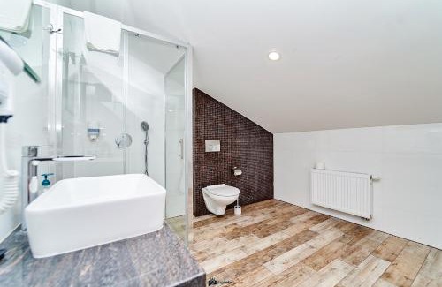 Krzywe Hôtel | Gościniec pod Strzechą
