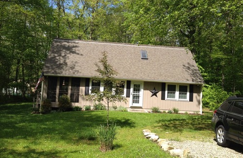 Lebanon Cottage | Allez sauter dans le lac!