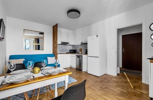 Goclaw Appartement | Gocław Retreat with Balcony - River & Park Nearby by Rentujemy