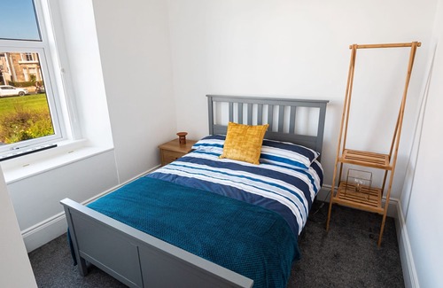 Largs Cottage | Gogo Vale Apartment - an apartment that sleeps 4 guests in 2 bedrooms