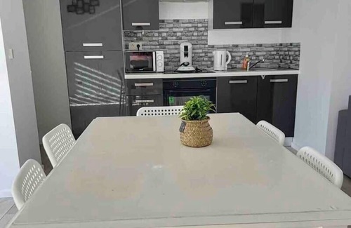Roux Appartement | Gohysart 51b 1 Bruxelles-Charleroi-airport