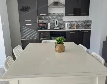 Roux Appartement | Gohysart 51b 1 Bruxelles-Charleroi-airport