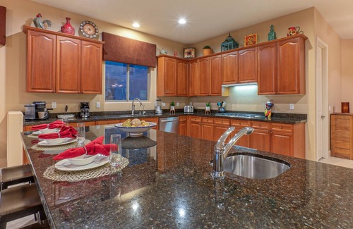 Gold Canyon Maison | Gold Canyon LUX, Mt VIEWS, POOL w/Opt Heat, Spa, Fire Pit, Theater & Arcade, 2 Garage Spaces