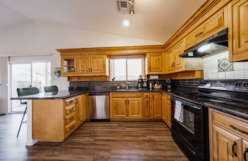 Gold Canyon Maison | Gold Canyon Peaceful Retreat - Private Pool & Hot Tub. Modern, cozy, tranquil!